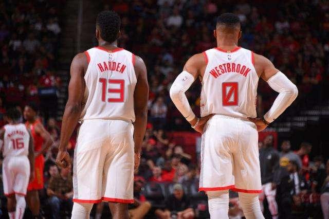 众屏息以待 众屏息以待